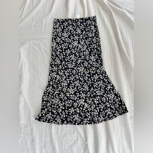 Mahina Black and White Leaf Print Midi Skirt